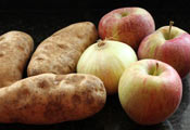Яблоки, картофель и лук