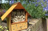 Отель для жуков — садовый домик для полезных насекомых