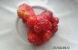 Уродливые ягоды земляники