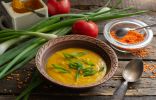Питательный крем-суп из красной чечевицы с куркумой