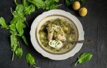 Щавелевый суп с курицей — просто и по-весеннему