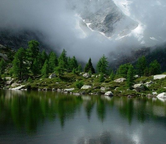 Горное озеро Гомс Швейцария