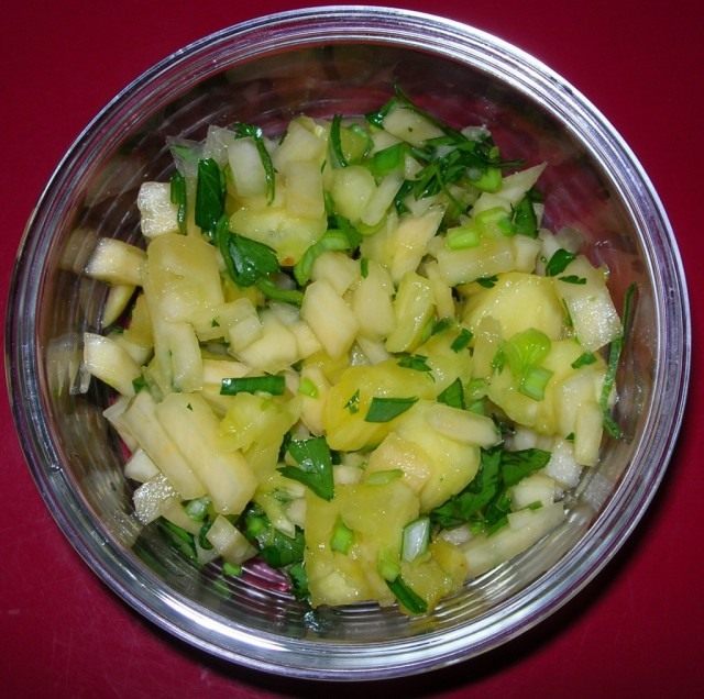 Салат из брюквы с ананасом