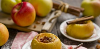 Печёные яблоки с мёдом и сухофруктами