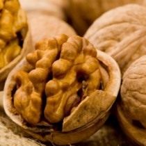 Зрелый грецкий орех содержит витамины К и Р