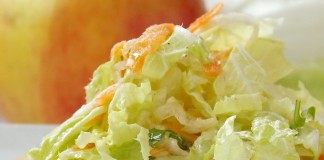 Лёгкий, вкусный, салат из пекинской капусты готов