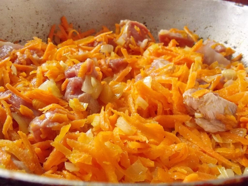 Тушёная капуста с картошкой на сковороде 7 вкусных рецептов