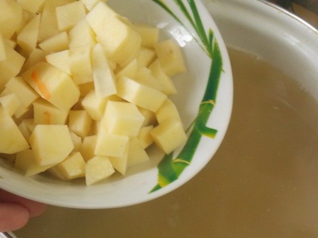 Нарежем картофель
