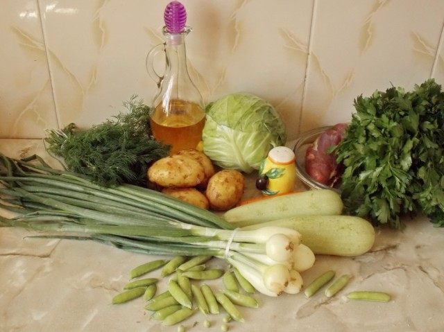 Ингредиенты для рагу из молодых овощей