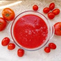 Выдавим томатный сок и кипятим