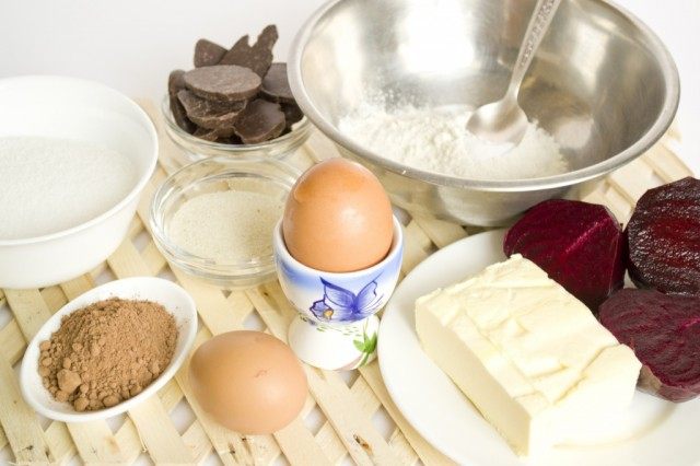 Ингредиенты для приготовления шоколадно-свекольного брауни