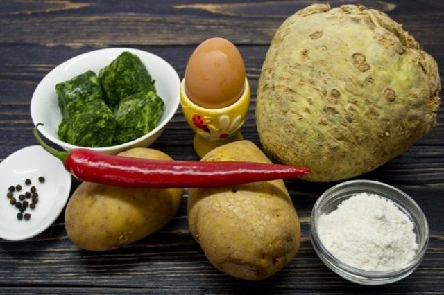 Ингредиенты для приготовления ньокки с сельдереем, шпинатом и картошкой