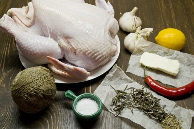 Ингредиенты для курицы, запечённой в духовке целиком