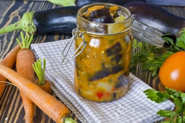 Баклажаны с морковкой — овощной салат на зиму