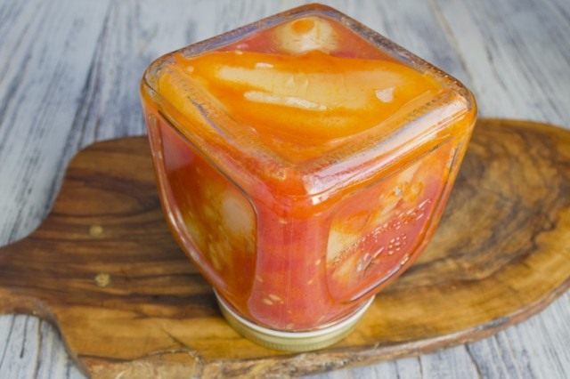Стерилизуем банки с фаршированным перцем в томатном соусе