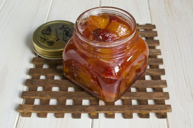 Ягодно-фруктовый джем из персиков, клубники и нектаринов. Пошаговый ...