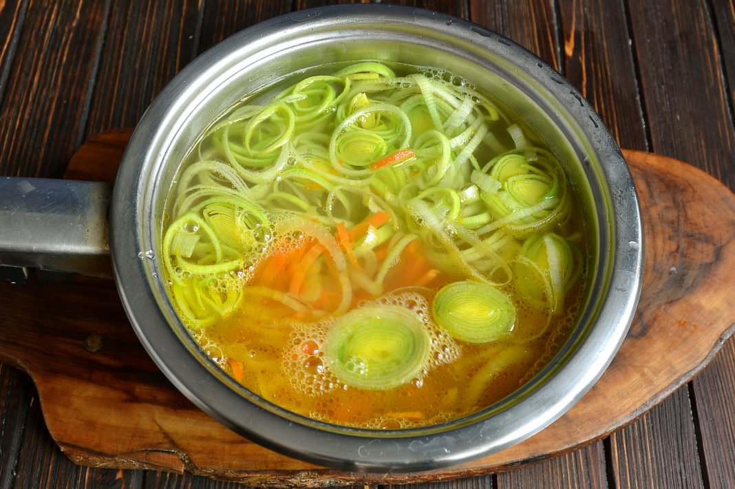 Рецепт супа из семги и лука порея