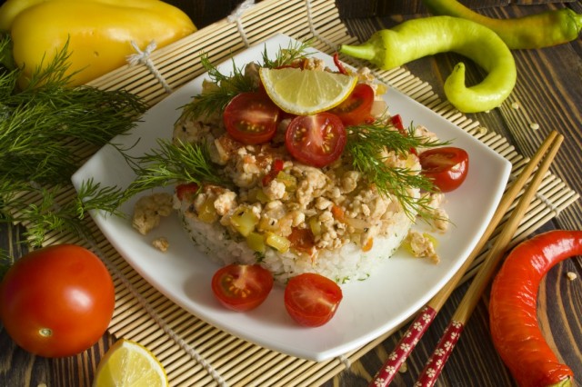 Куриное филе с рисом и овощами по-корейски Куриное филе с рисом и овощами по-корейски