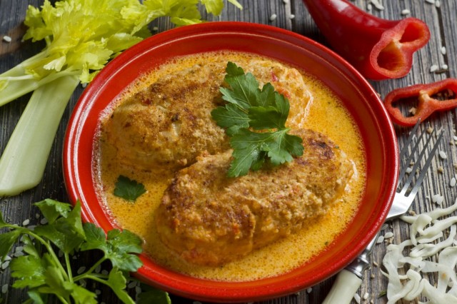 Ленивые голубцы в духовке с рисом и курицей в томатном соусе Ленивые голубцы в духовке с рисом и курицей в томатном соусе