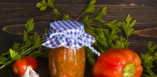 Лютеница – болгарский соус из перца и помидоров