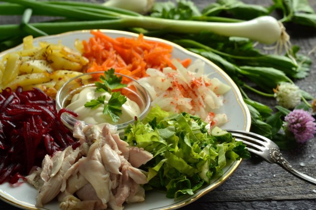Салат из овощей с мясом «Радуга»