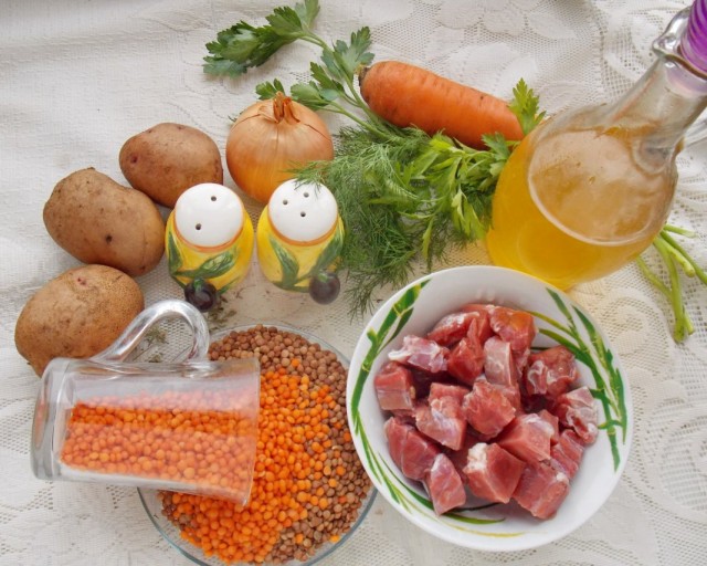 Ингредиенты для приготовления чечевичного супа на говяжьем бульоне