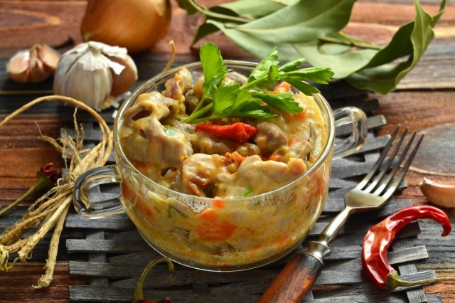 Куриные желудки тушеные в сметане Куриные желудки тушеные в сметане