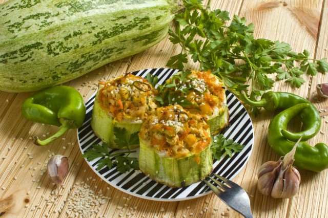 Фаршированные кабачки, запеченные в духовке Фаршированные кабачки, запеченные в духовке