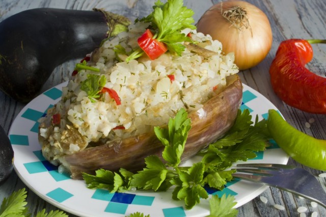 Баклажаны, фаршированные рисом и курицей Баклажаны, фаршированные рисом и курицей