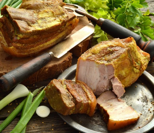 Быстрая и вкусная домашняя ветчина из свинины
