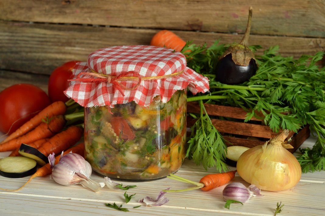 Салат из баклажанов на зиму без стерилизации: простой и вкусный рецепт