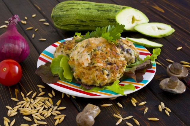 Куриные котлеты с грибами и кабачками Куриные котлеты с грибами и кабачками