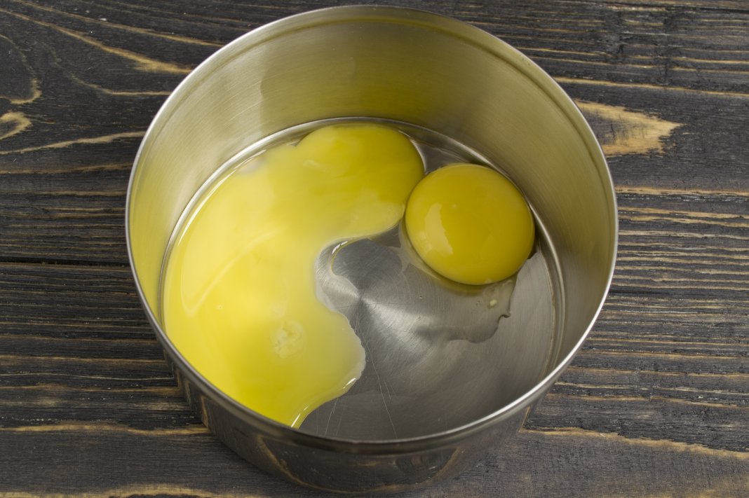 Два желтка примета. Вылить яйцо в бульон. Что приготовить из желтков. Emulsiza Sutda.
