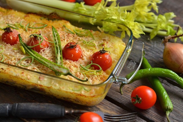 Пастуший пирог с курицей под сырно-арахисовой корочкой Пастуший пирог с курицей под сырно-арахисовой корочкой