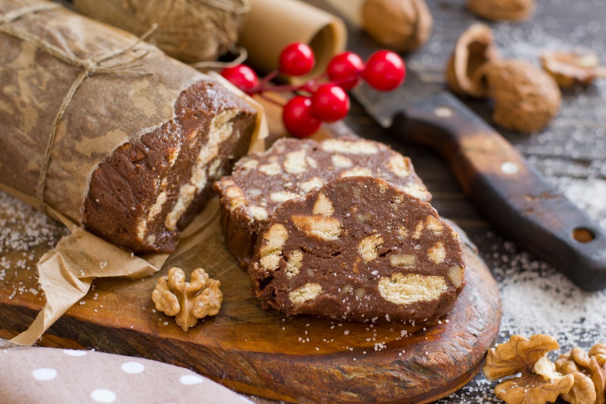 Рецепт шоколадной колбасы, как в СССР: настоящий вкус детства