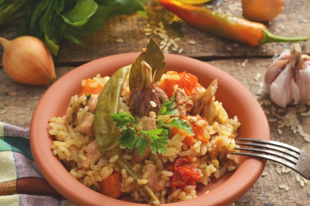 Плов с мясом для быстрого и сытного ужина