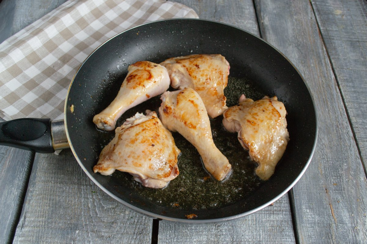Блюда из куриных ножек на сковороде рецепты с фото простые и вкусные