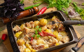 Нежное варёное мясо, запеченное с картошкой