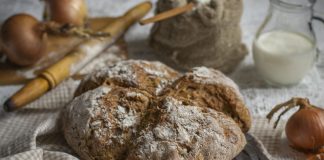 Содовый хлеб с луком в духовке — мечта дачника