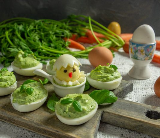 Фаршированные яйца — красивые и простые идеи для пасхального стола