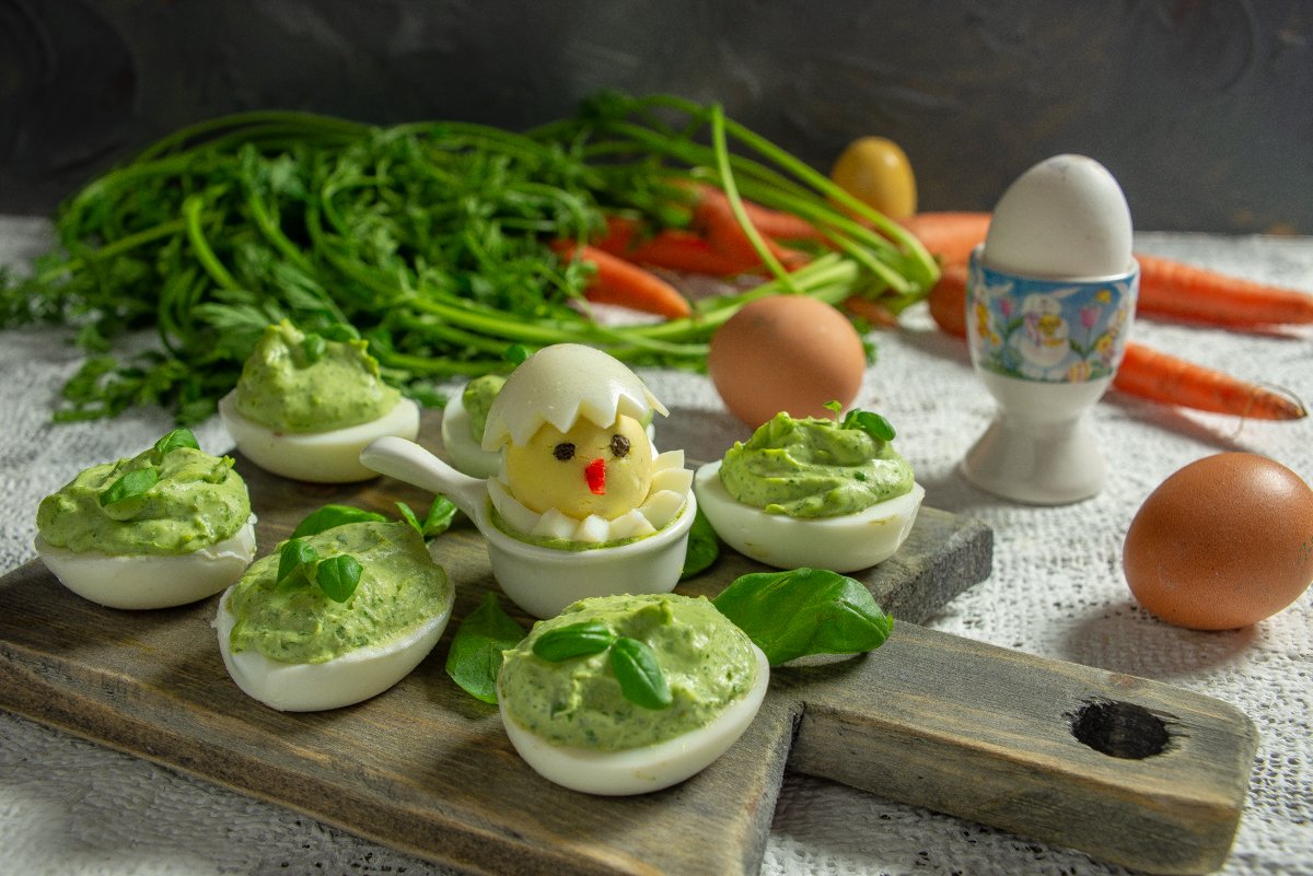 Яйца фаршированные: рецепты и секреты