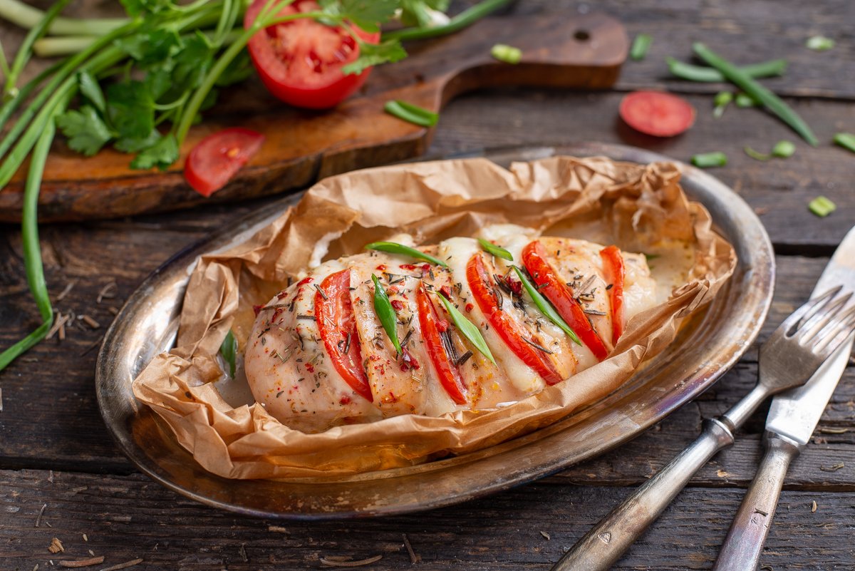 Куриная грудка с помидорами и сыром в духовке рецепт с фото пошагово