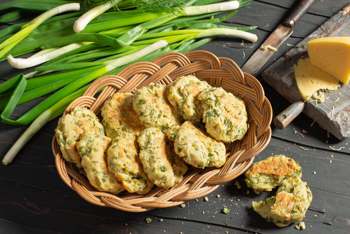 Сырное печенье, приготовленное на сковороде