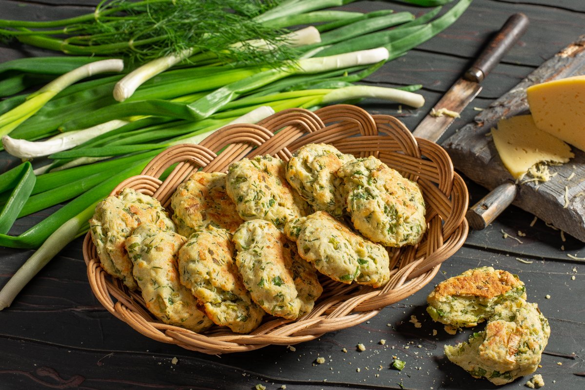 Сырное печенье с луком и укропом на завтрак. Пошаговый рецепт с фото —  Ботаничка