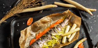 Диетическая рыба с овощами в духовке