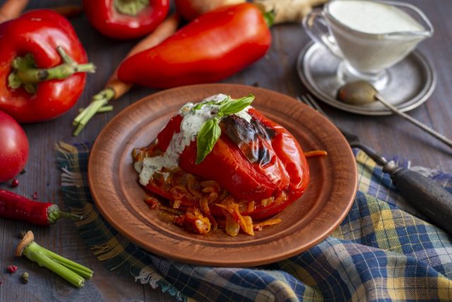 Фаршированный перец по-мексикански — с овощной начинкой