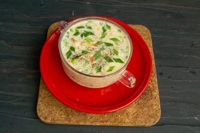 Суп с савойской капустой и ветчиной готов