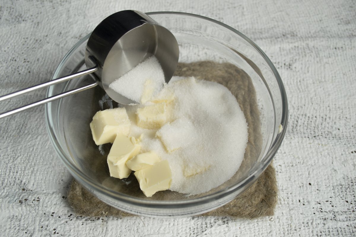 Можно ли заменить сахарную пудру сахаром. Пирожные с лимоном обваленные в сахарной пудрой. Как сделать сахарную пудру в блендере. Каким блендером сахарную пудру сделать. Можно ли сахарную пудру наносить на торт.