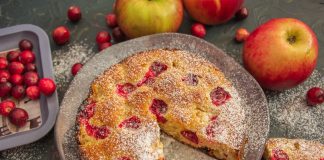 Простой яблочный кекс с клюквой — мини-кекс на двоих