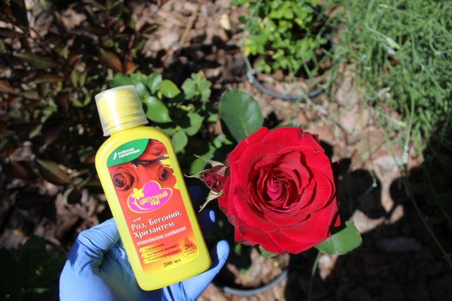 Удобрение для роз, бегоний и хризантем из серии «Цветочный рай» 